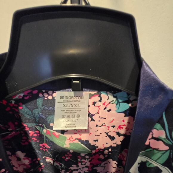 NWT Izzy & Liv Netflix Bridgerton robe sz XL/XXL - Picture 3 of 5